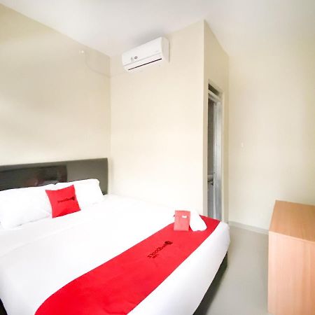Reddoorz At Simpang Borobudur Blimbing  Exterior photo