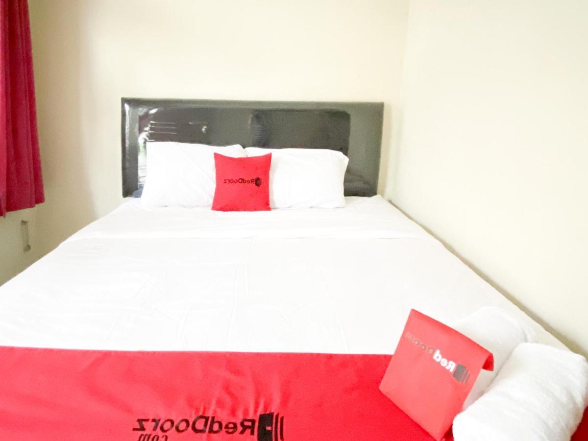 Reddoorz At Simpang Borobudur Blimbing  Exterior photo